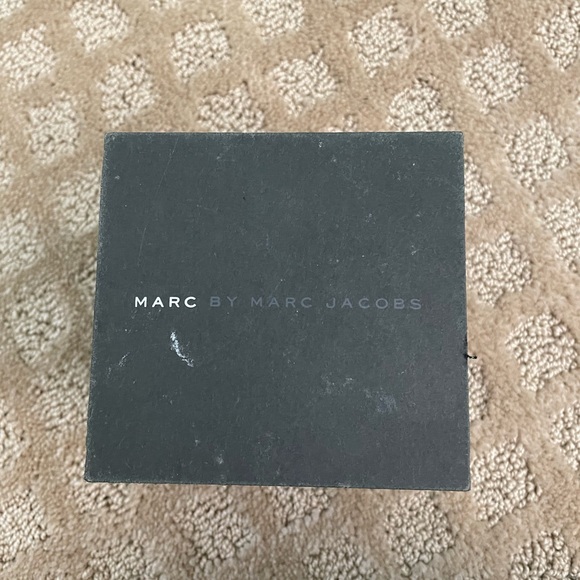 Marc by Marc Jacobs Amy Black Dial Gold Bezel Ladies Watch - Picture 6 of 6